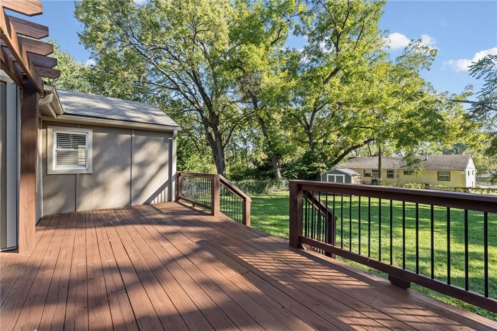 Photo 35 of 40 - 5701 W 53rd Street, Mission, KS 66202