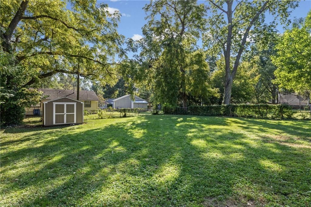 Photo 36 of 40 - 5701 W 53rd Street, Mission, KS 66202