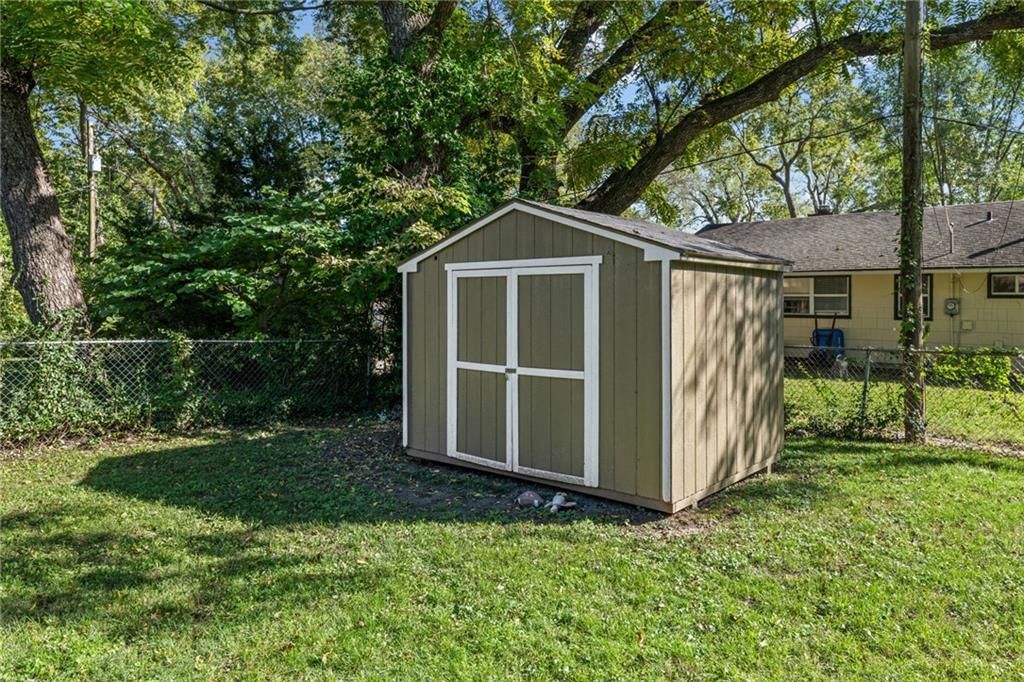 Photo 37 of 40 - 5701 W 53rd Street, Mission, KS 66202