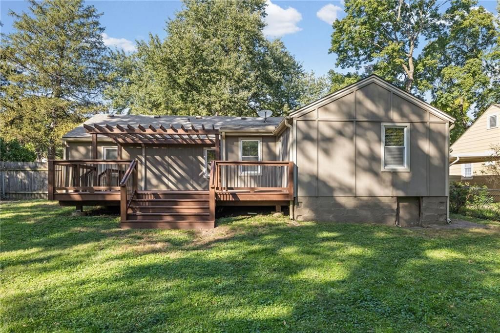 Photo 38 of 40 - 5701 W 53rd Street, Mission, KS 66202