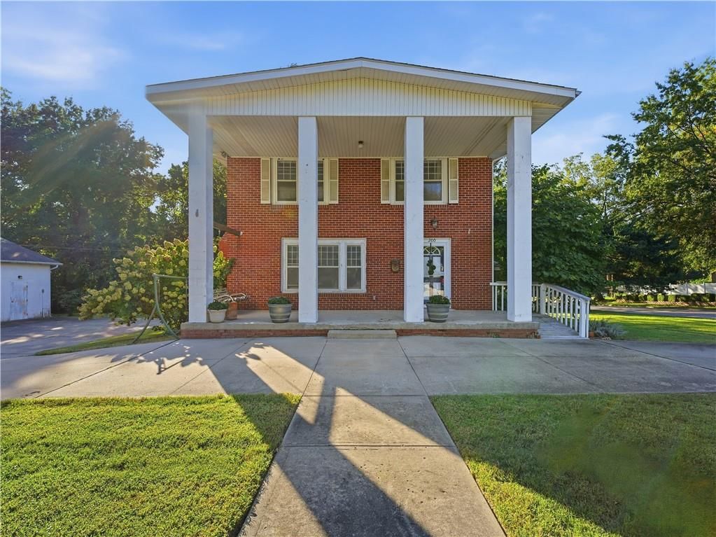 200 SW Madison Street, Lee's Summit, MO