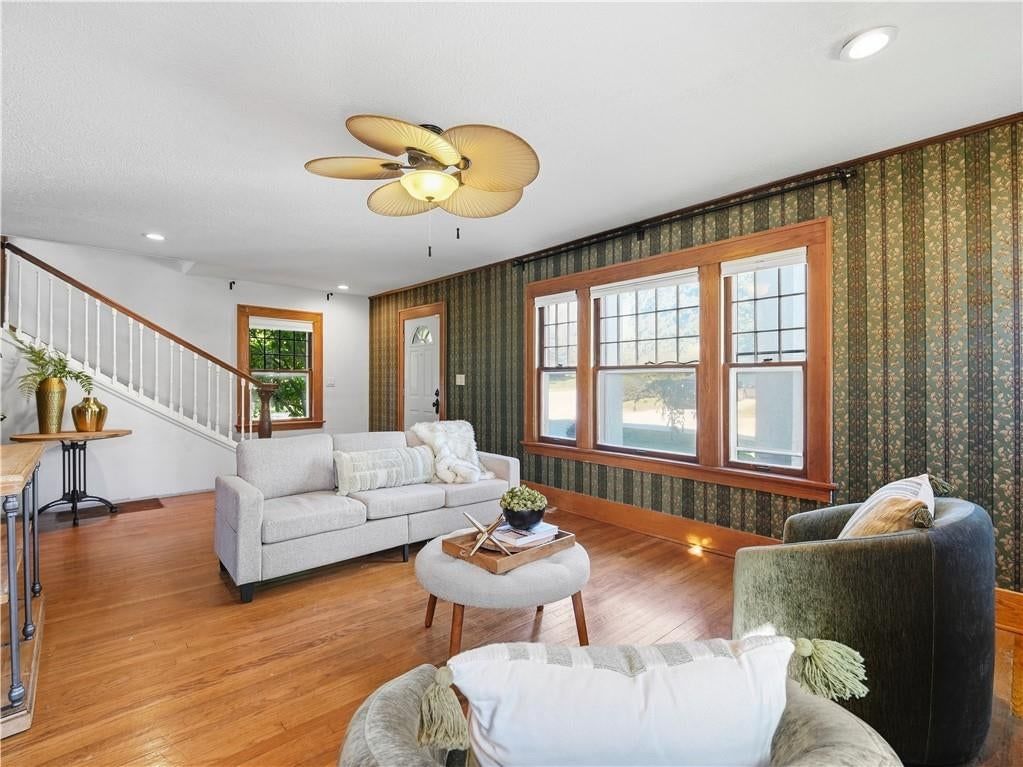 200 SW Madison Street, Lee's Summit, MO: listing photo 2