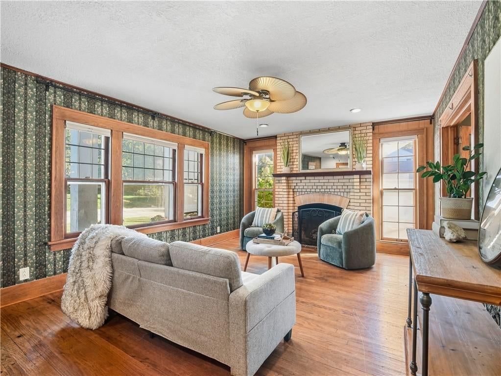200 SW Madison Street, Lee's Summit, MO: listing photo 3