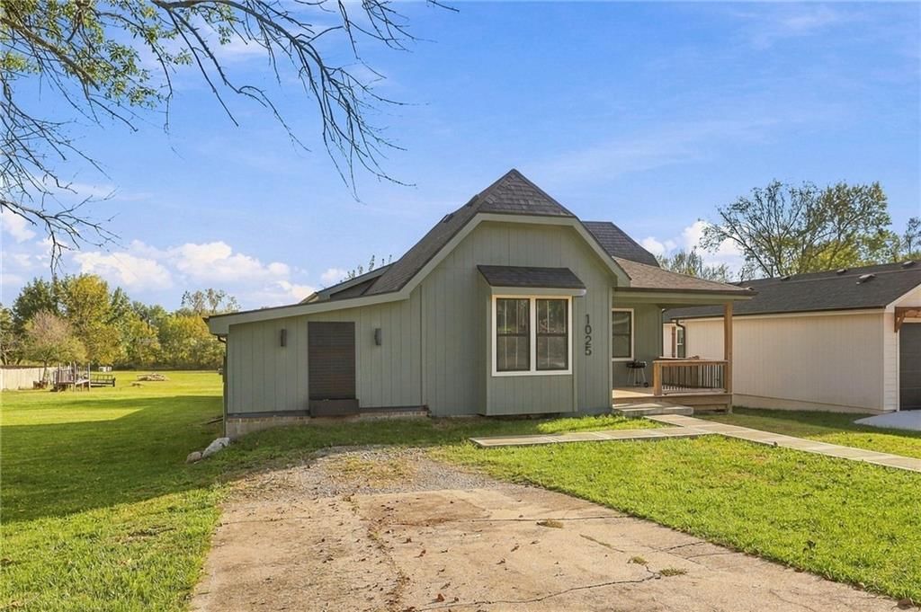 1025 Chestnut Avenue, Osawatomie, KS: listing photo 3