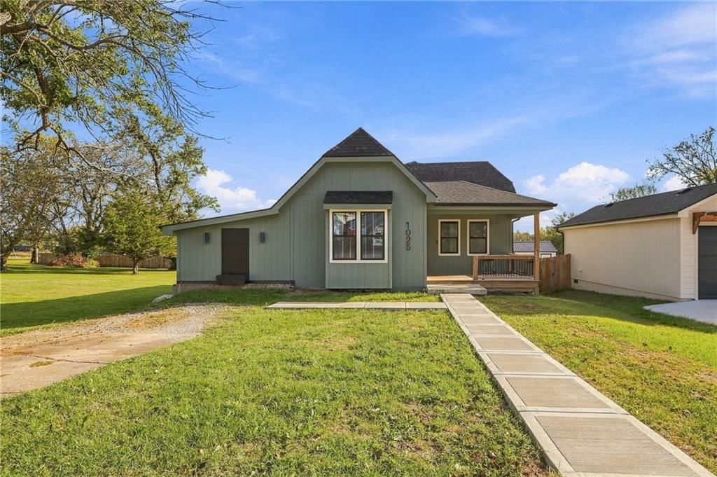1025 Chestnut Avenue, Osawatomie, KS: listing photo 2