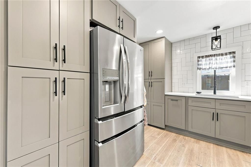 Photo 13 of 36 - 2638 Jarboe Street, Kansas City, MO 64108
