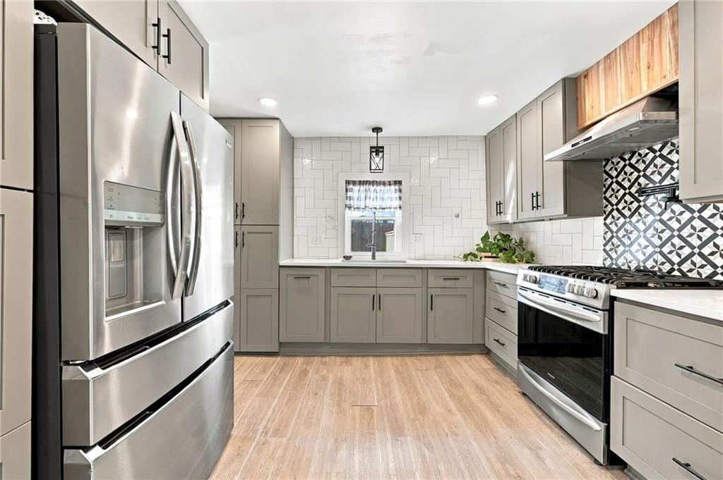 Photo 15 of 36 - 2638 Jarboe Street, Kansas City, MO 64108