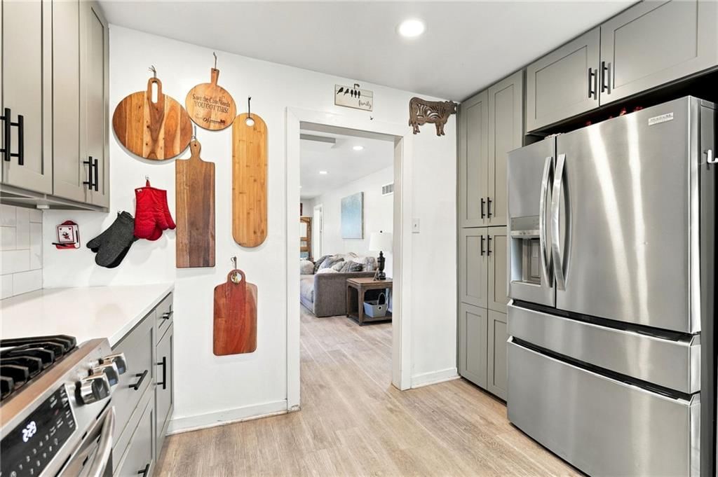 Photo 16 of 36 - 2638 Jarboe Street, Kansas City, MO 64108