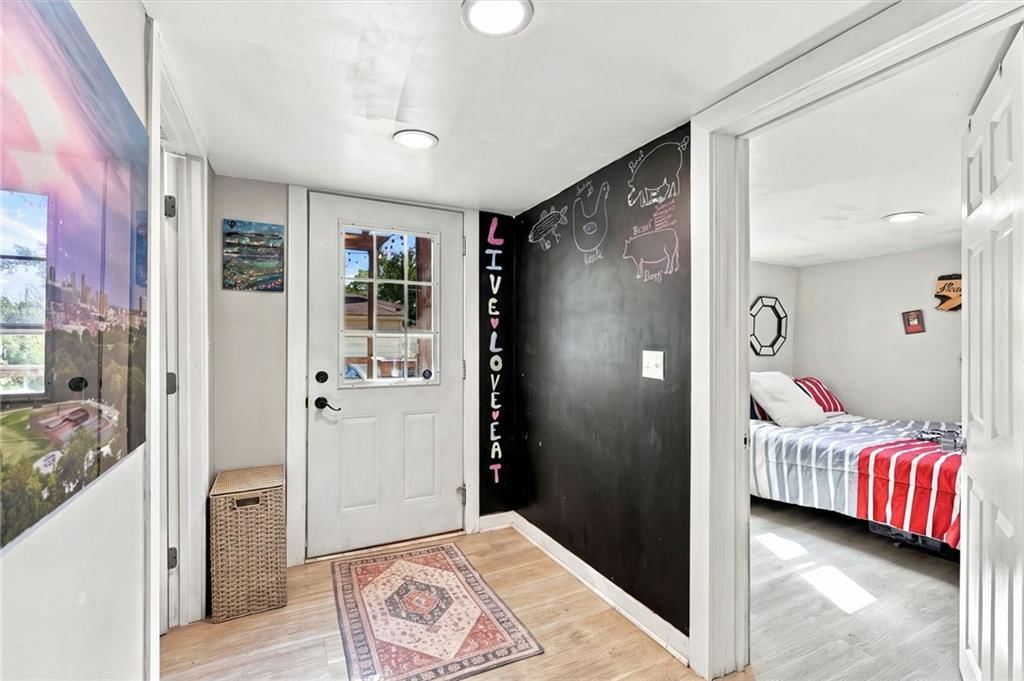 Photo 19 of 36 - 2638 Jarboe Street, Kansas City, MO 64108