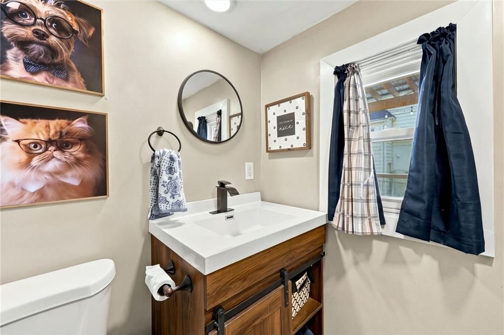 Photo 21 of 36 - 2638 Jarboe Street, Kansas City, MO 64108