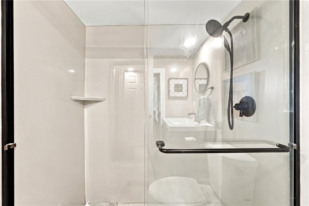 Photo 22 of 36 - 2638 Jarboe Street, Kansas City, MO 64108