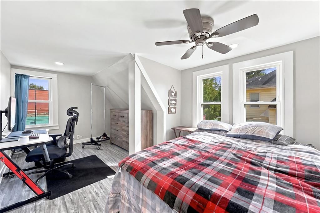 Photo 24 of 36 - 2638 Jarboe Street, Kansas City, MO 64108