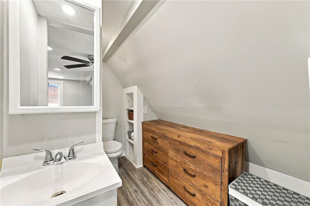 Photo 28 of 36 - 2638 Jarboe Street, Kansas City, MO 64108