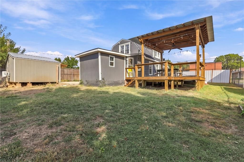 Photo 35 of 36 - 2638 Jarboe Street, Kansas City, MO 64108