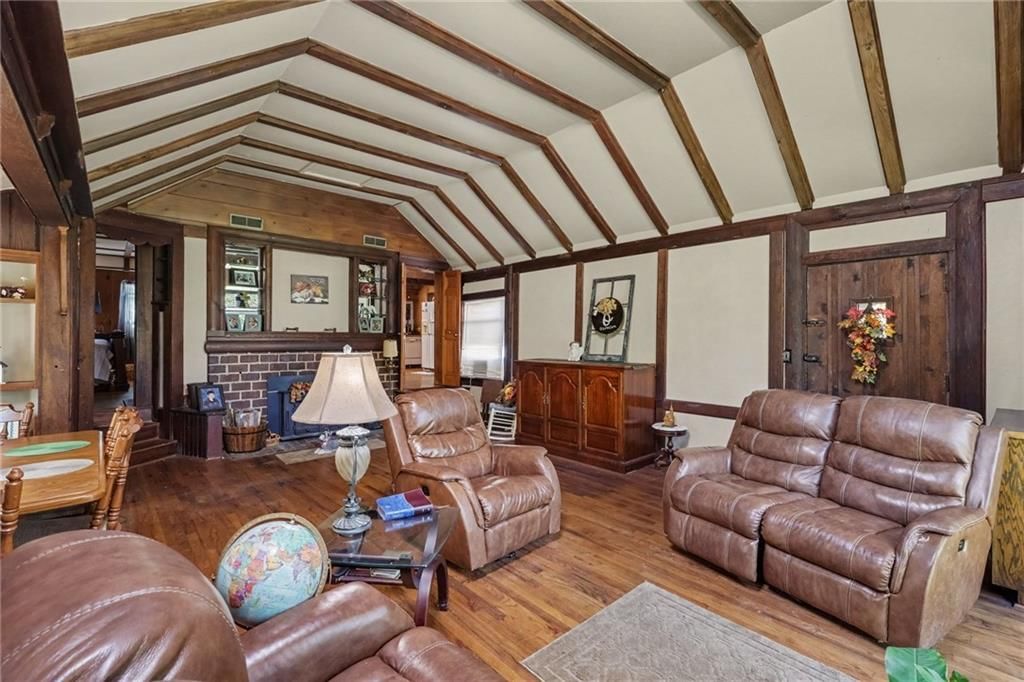 Photo 6 of 39 - 11905 Little Blue Road, Kansas City, MO 64133