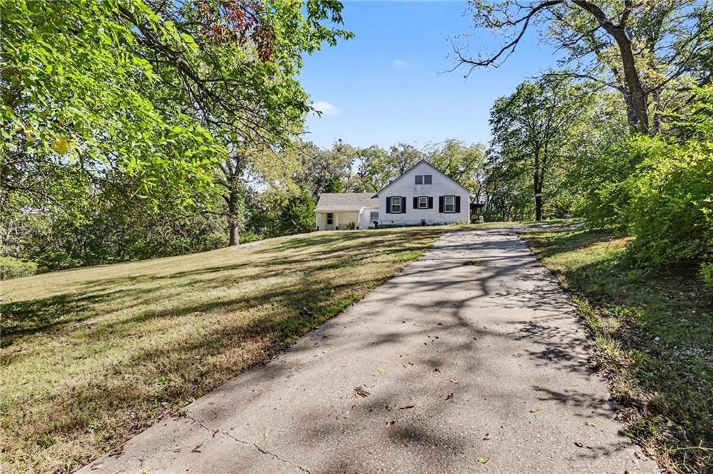 Photo 22 of 39 - 11905 Little Blue Road, Kansas City, MO 64133