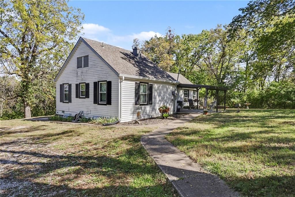 Photo 24 of 39 - 11905 Little Blue Road, Kansas City, MO 64133