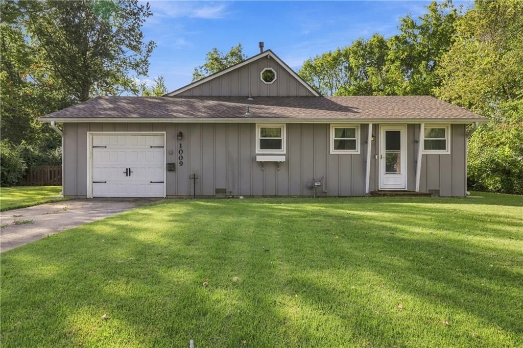 1009 E 134th Street, Grandview, MO: listing photo 2