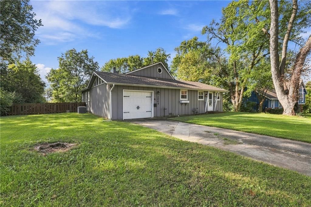 1009 E 134th Street, Grandview, MO: listing photo 3