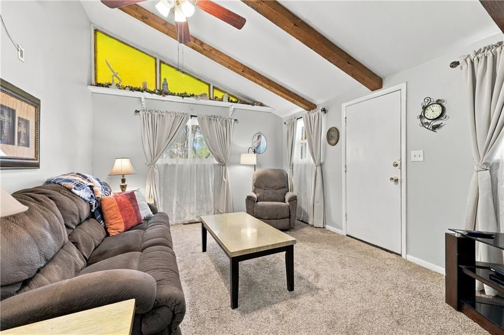 Tall ceilings, ceiling beams and white trim at 1009 E 134th Street, Grandview, MO 64030