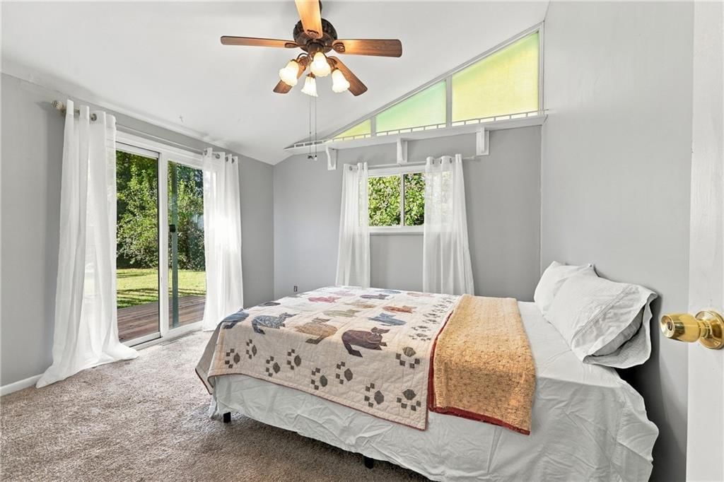 Photo 9 of 30 - 1009 E 134th Street, Grandview, MO 64030