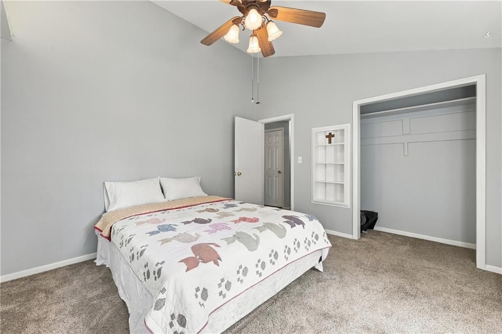 Photo 10 of 30 - 1009 E 134th Street, Grandview, MO 64030
