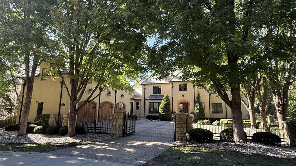 8616 N Marsh Avenue, Kansas City, MO 64157