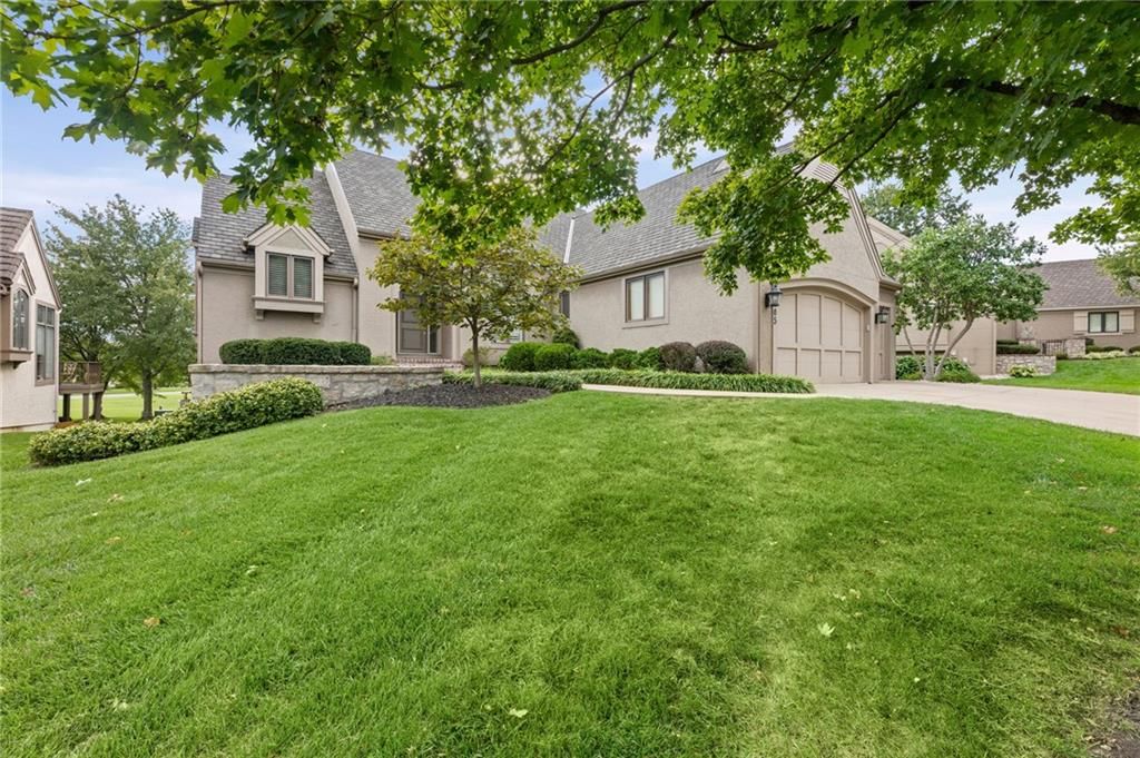 6105 W 147th Street W, Overland Park, KS: listing photo 2
