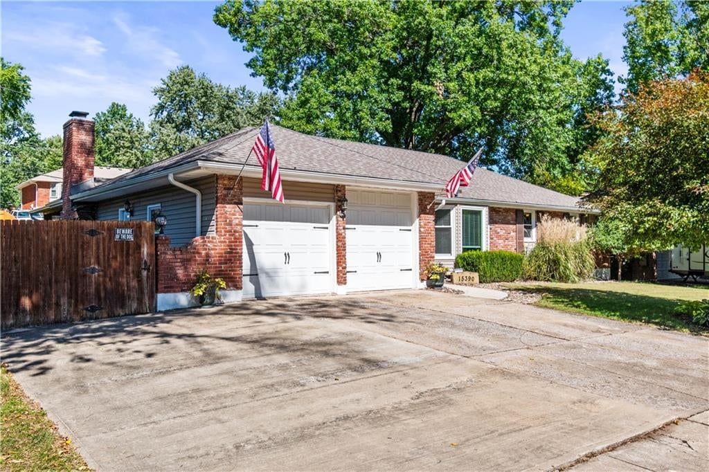 15390 E 45th Street S, Independence, MO: listing photo 3