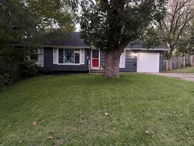 6310 E 102nd Street, Kansas City, MO: listing photo 2