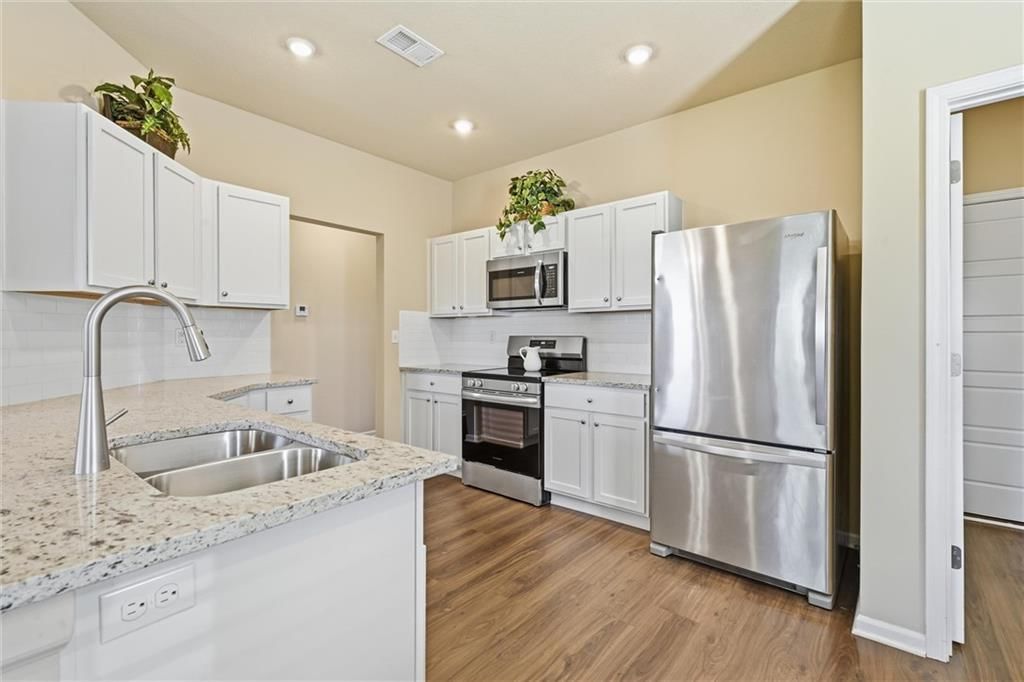 Photo 14 of 32 - 526 N Pear Street, Gardner, KS 66030