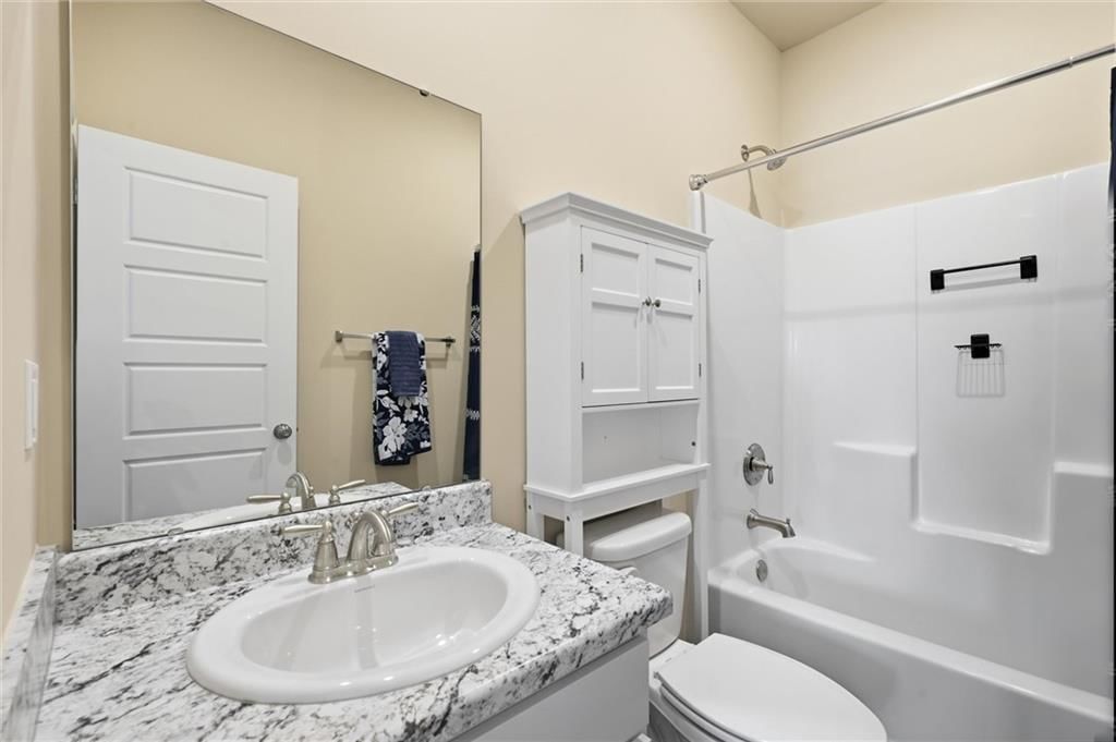 Photo 16 of 32 - 526 N Pear Street, Gardner, KS 66030