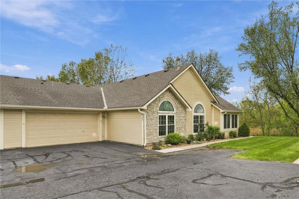 6122 NE KENSINGTON Drive, Lee's Summit, MO: listing photo 2
