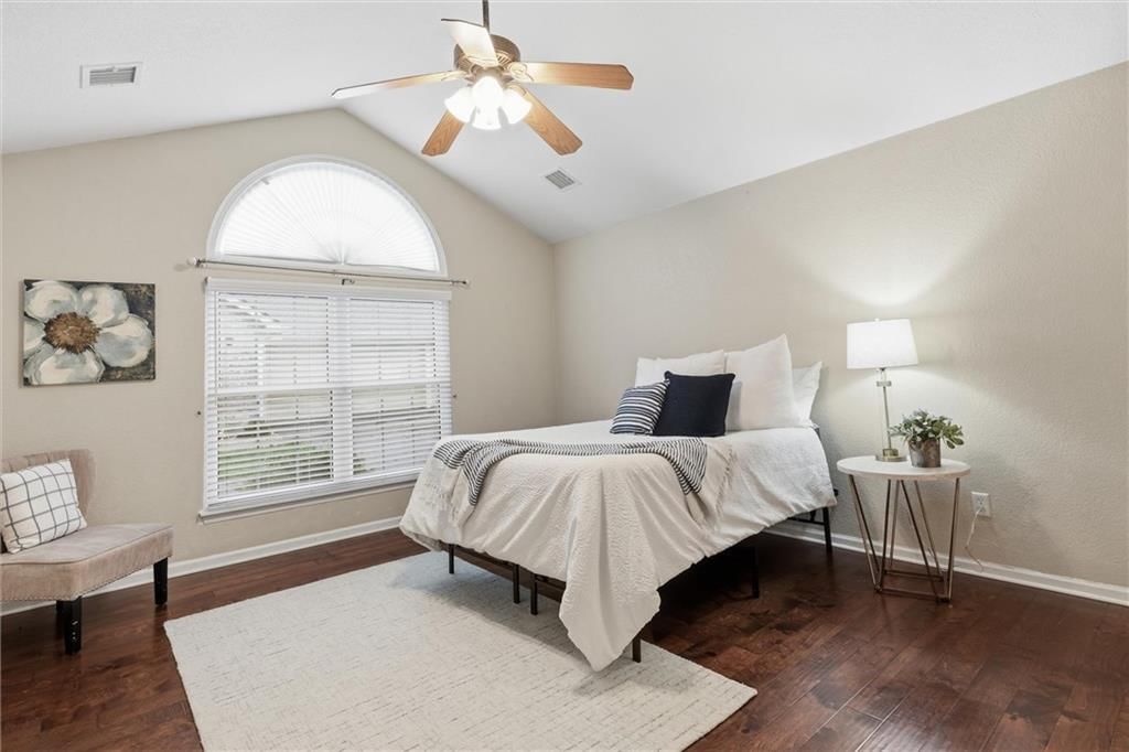 Photo 6 of 39 - 6122 NE KENSINGTON Drive, Lee's Summit, MO 64064