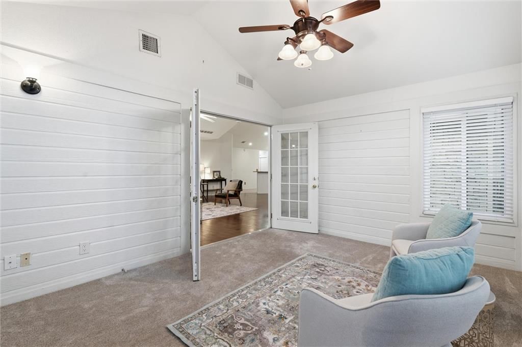 Photo 22 of 39 - 6122 NE KENSINGTON Drive, Lee's Summit, MO 64064