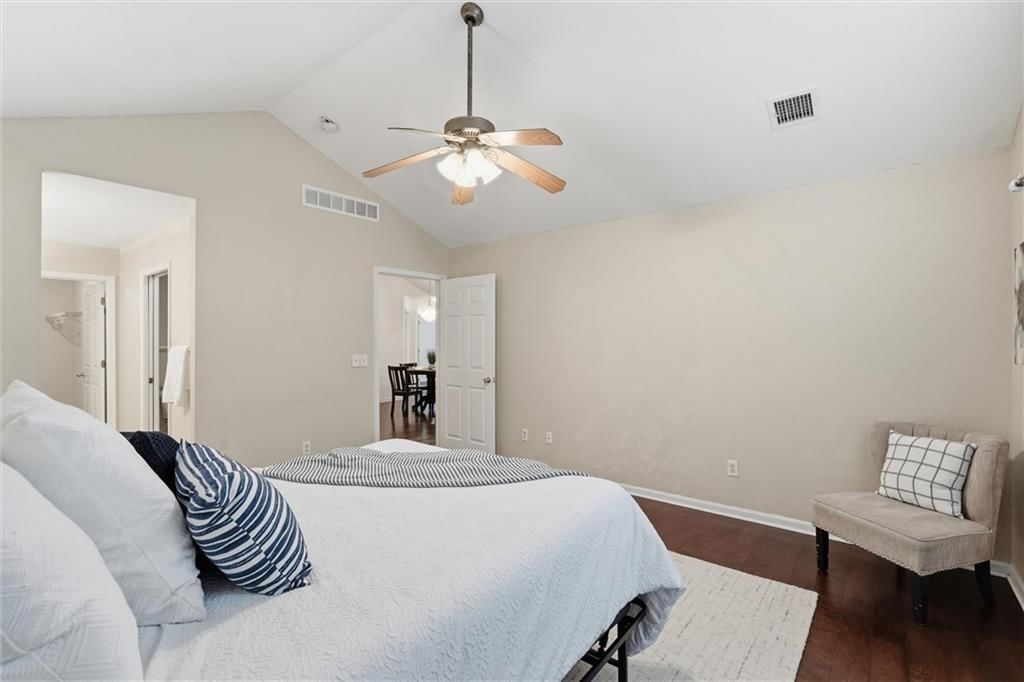 Photo 24 of 39 - 6122 NE KENSINGTON Drive, Lee's Summit, MO 64064