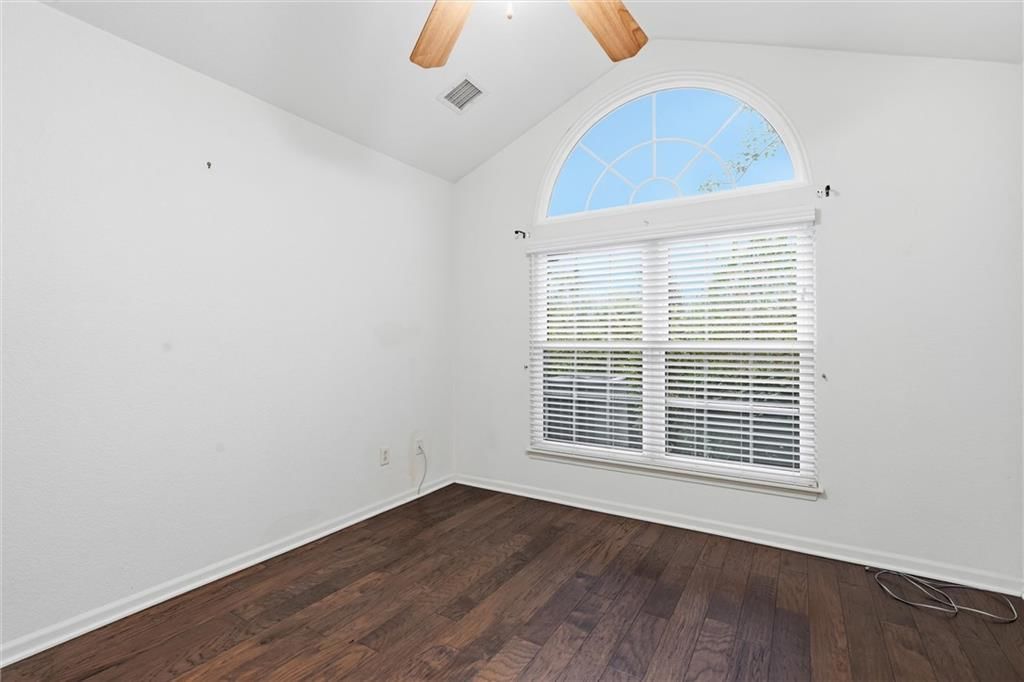 Photo 26 of 39 - 6122 NE KENSINGTON Drive, Lee's Summit, MO 64064