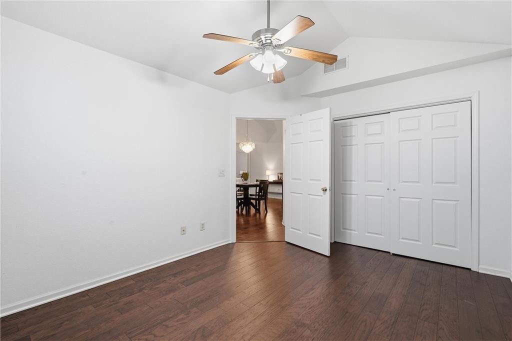 Photo 27 of 39 - 6122 NE KENSINGTON Drive, Lee's Summit, MO 64064
