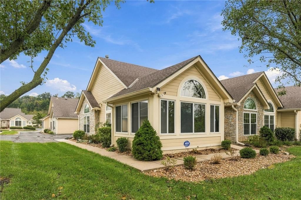 Photo 33 of 39 - 6122 NE KENSINGTON Drive, Lee's Summit, MO 64064
