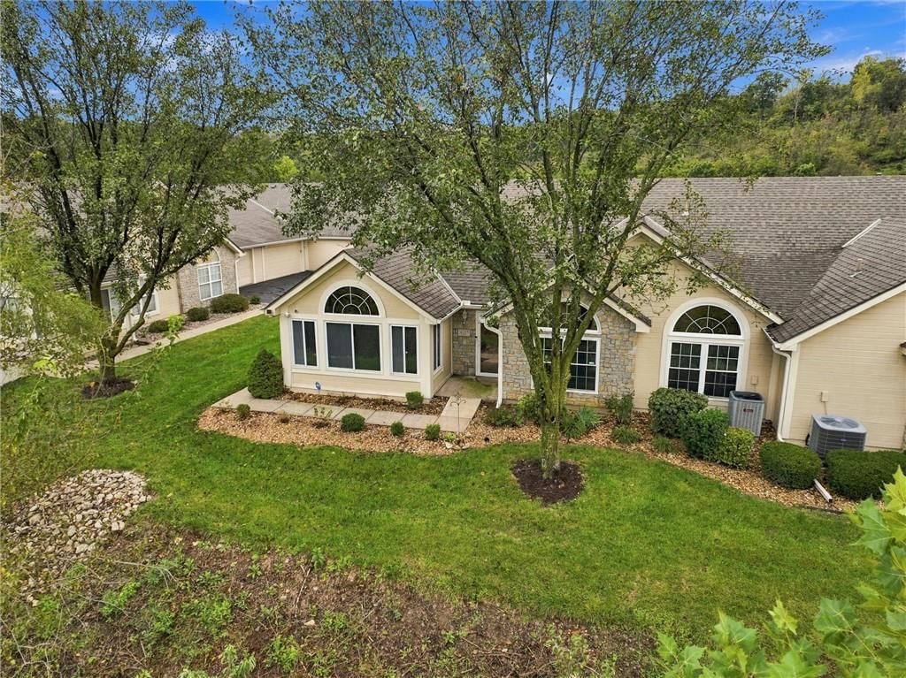 Photo 35 of 39 - 6122 NE KENSINGTON Drive, Lee's Summit, MO 64064