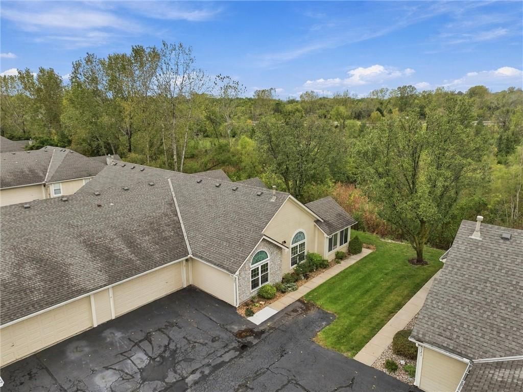Photo 36 of 39 - 6122 NE KENSINGTON Drive, Lee's Summit, MO 64064