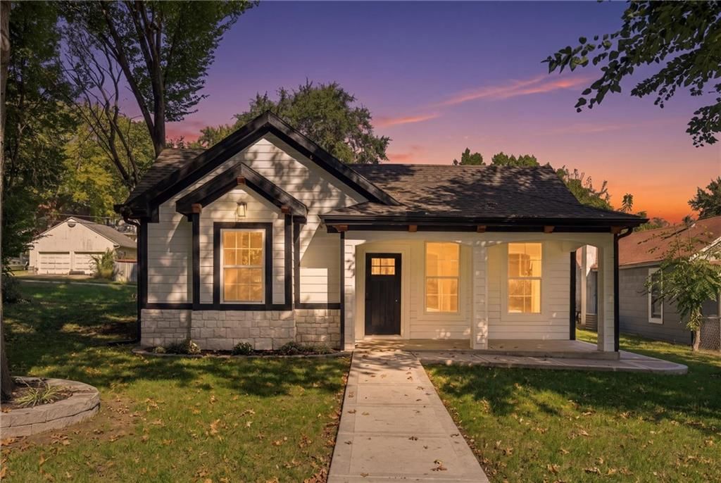 614 Spruce Street, Leavenworth, KS: listing photo 2