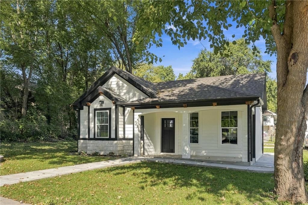 614 Spruce Street, Leavenworth, KS: listing photo 3