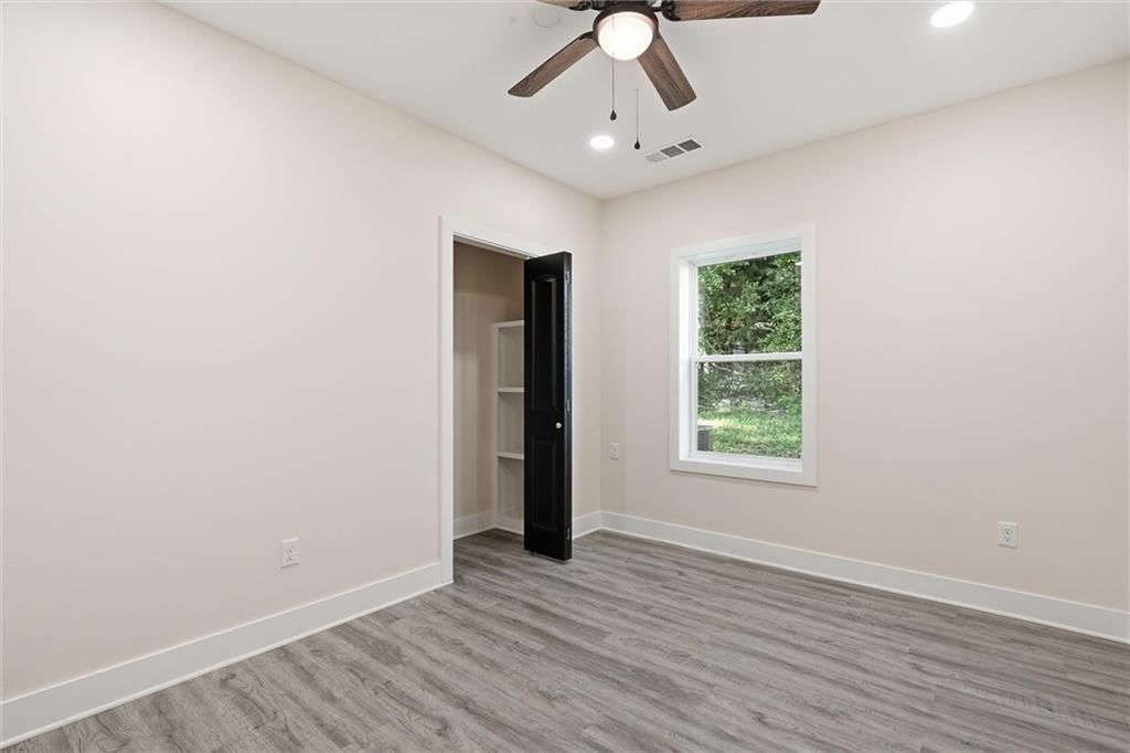 Photo 18 of 34 - 614 Spruce Street, Leavenworth, KS 66048