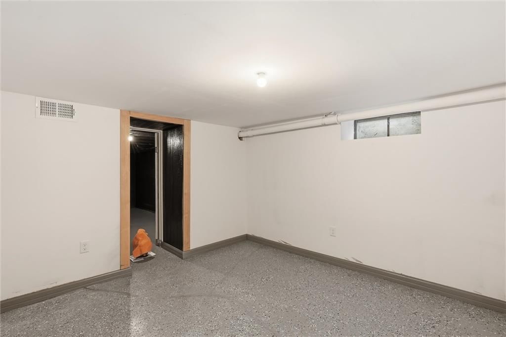 Epoxy garage floor at 614 Spruce Street, Leavenworth, KS 66048