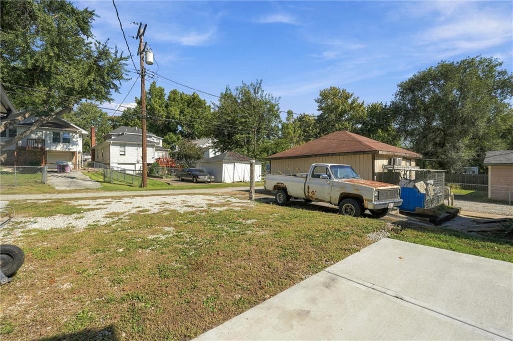 Photo 31 of 34 - 614 Spruce Street, Leavenworth, KS 66048