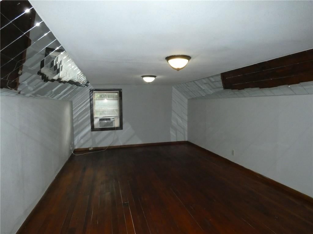 Photo 7 of 9 - 4701 NW Green Hills Road, Riverside, MO 64150
