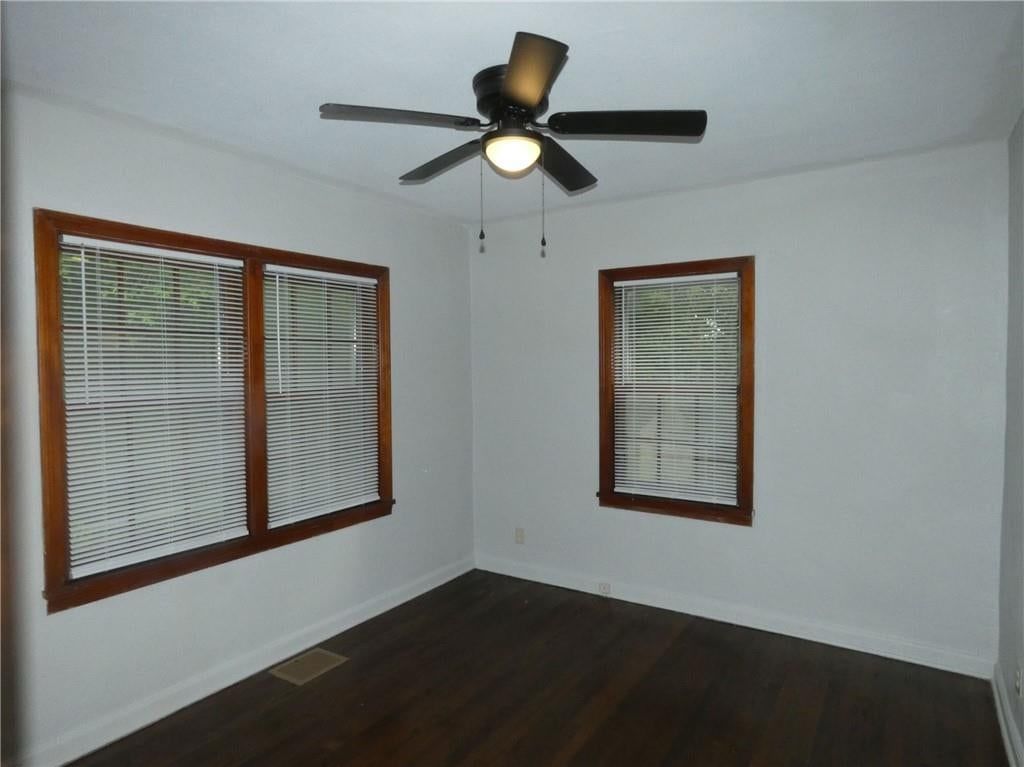 Photo 8 of 9 - 4701 NW Green Hills Road, Riverside, MO 64150