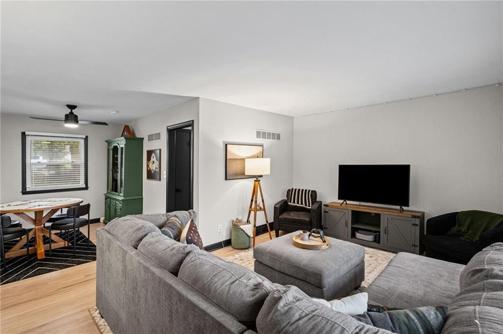 509 NW Central Street, Lee's Summit, MO: listing photo 2