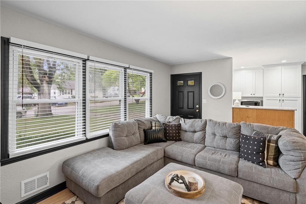 509 NW Central Street, Lee's Summit, MO: listing photo 3